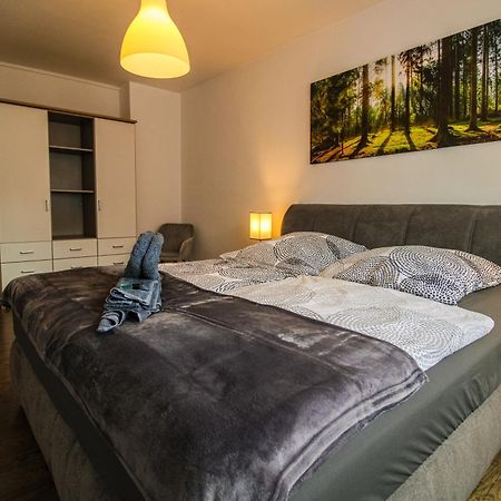 Moderne FeWo SKY Netflix Terrasse Burgblick Boxspringbett Waschtrockner Bullay Exterior foto