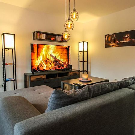 Moderne FeWo SKY Netflix Terrasse Burgblick Boxspringbett Waschtrockner Bullay Exterior foto