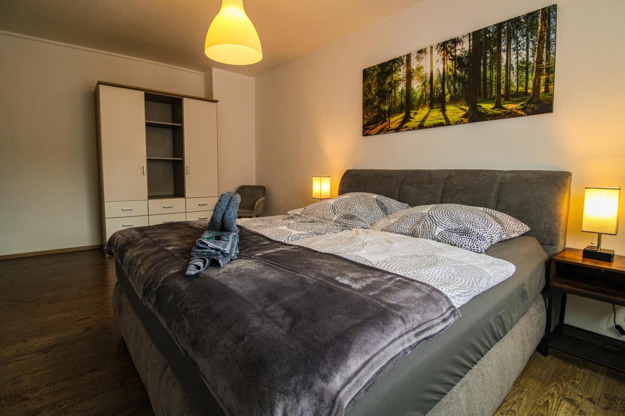 Moderne FeWo SKY Netflix Terrasse Burgblick Boxspringbett Waschtrockner Bullay Exterior foto